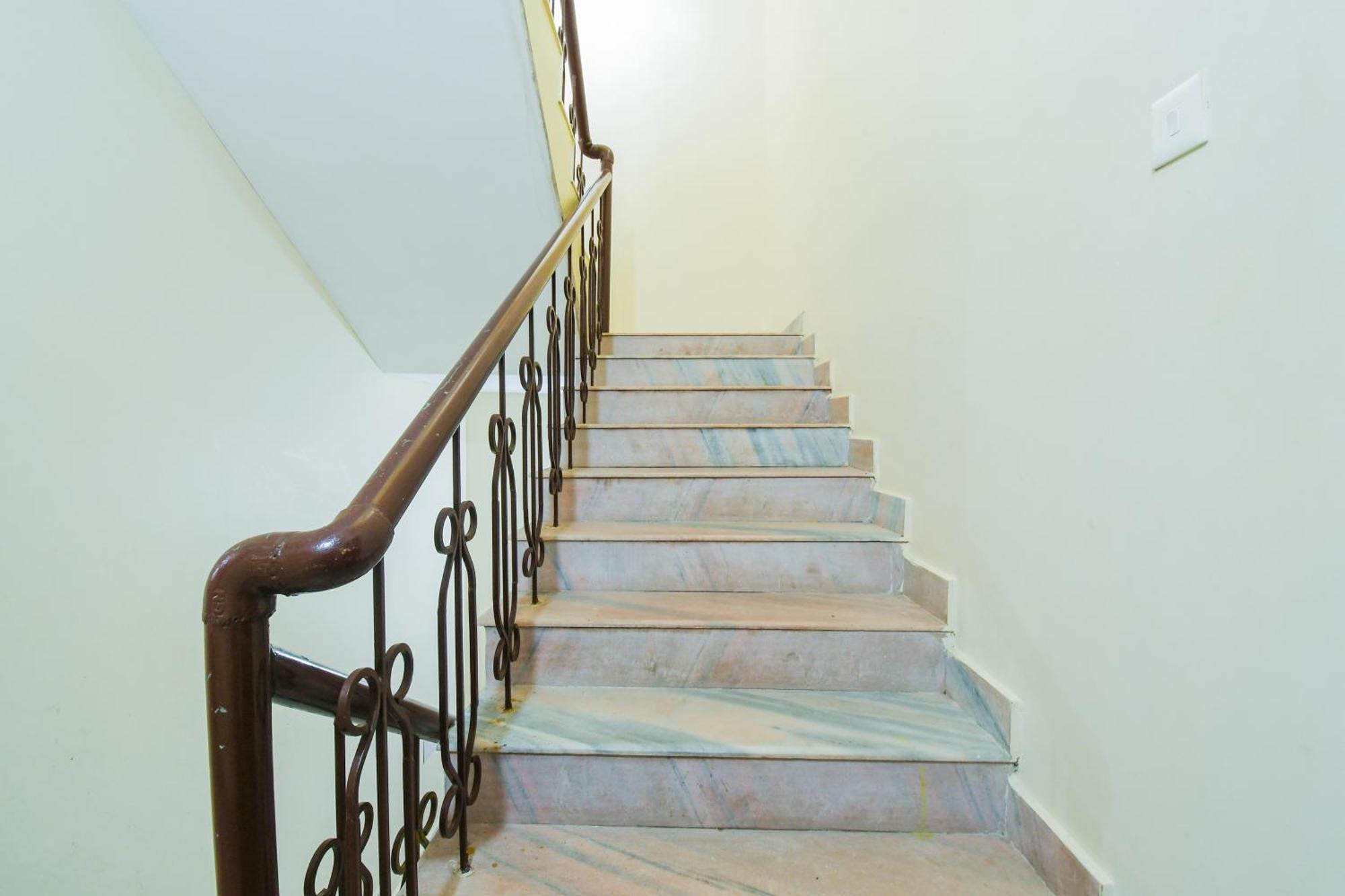 Super Hotel O Dakshin Dwar Formerly Radha Krishna Niwas Пури Екстериор снимка